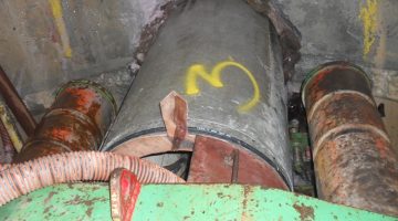 044 600 dia Jacking pipe being jacked through ground